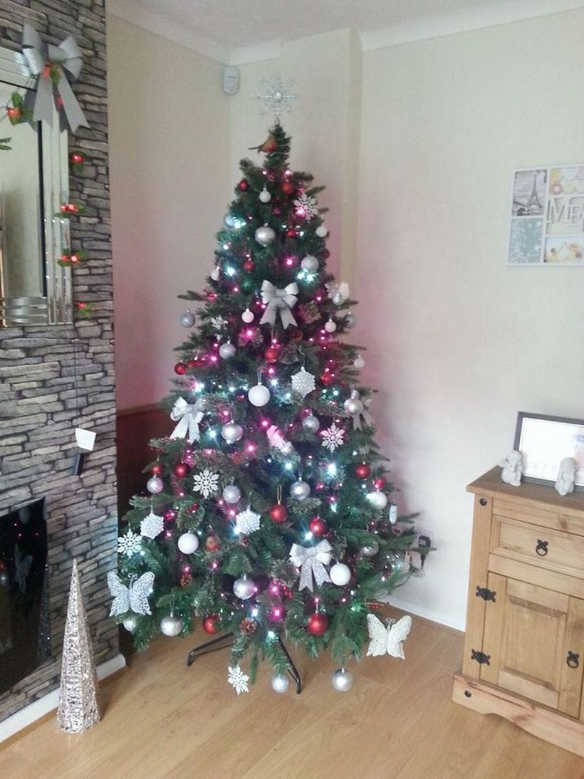 Chrismast tree with white ornament and white butterflay ornament