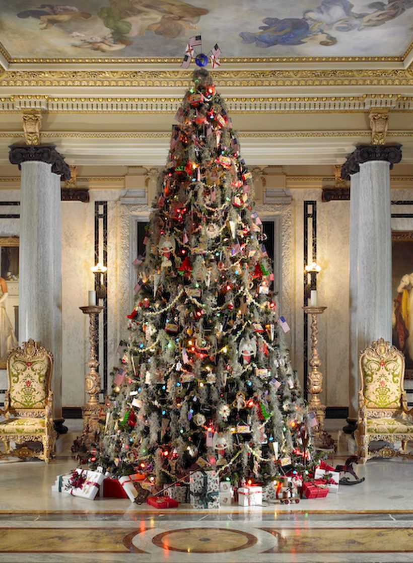 Christmas tree with small white ornament decoration