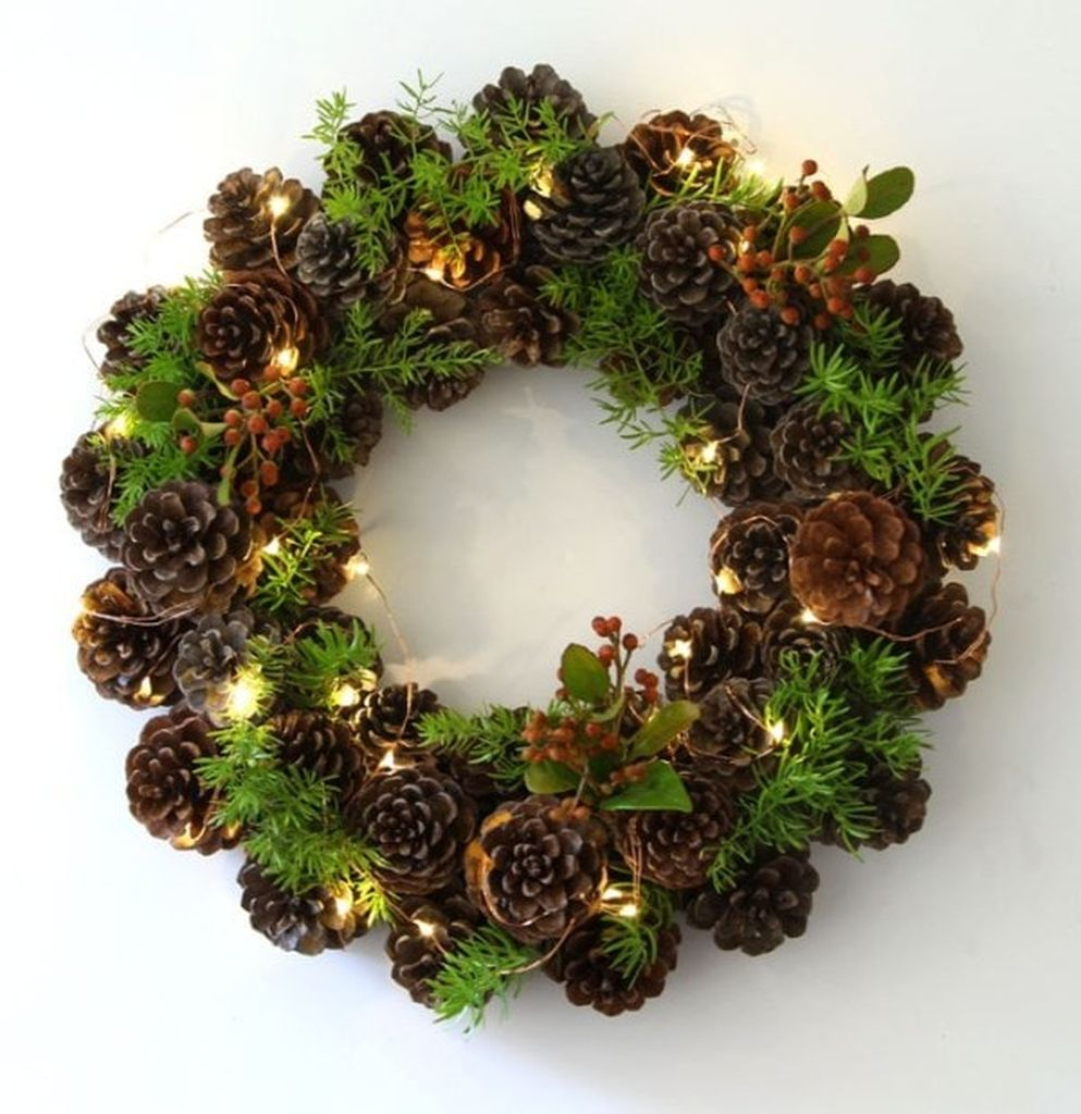 Diy-pinecone-wreath