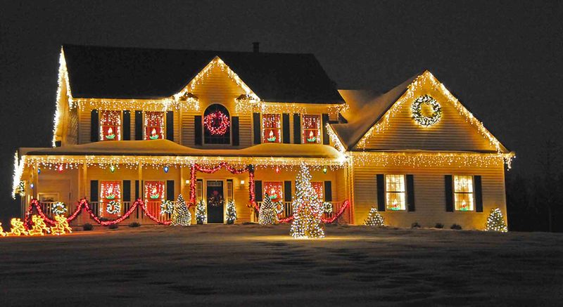 Dazzling-outdoor-christmas-lights