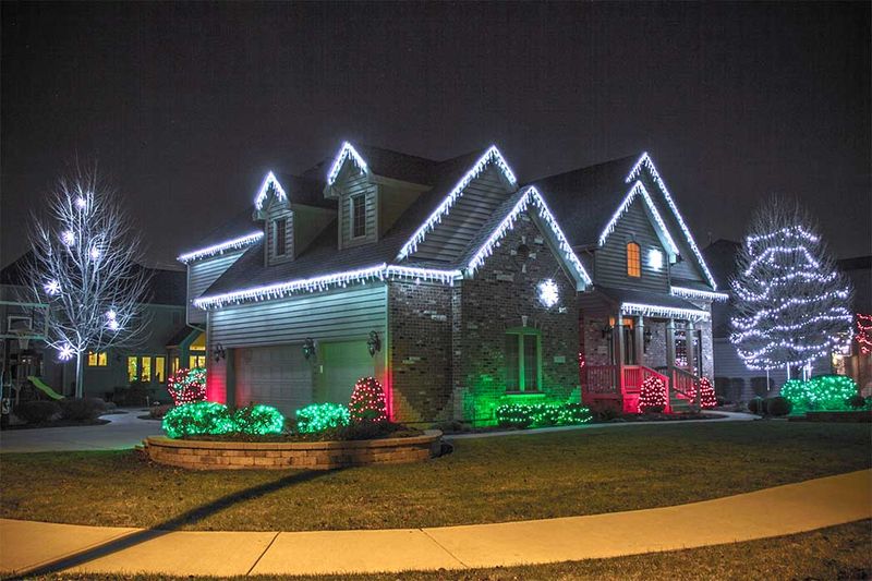 Exterior-christmas-lights-idea