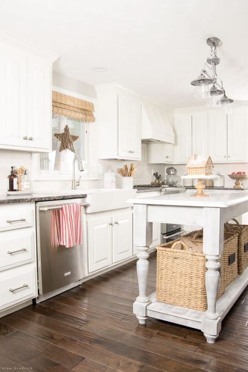Farmhouse-christmas-kitchen-1