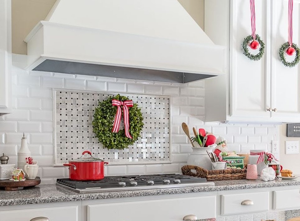 Farmhouse-christmas-kitchen2-1