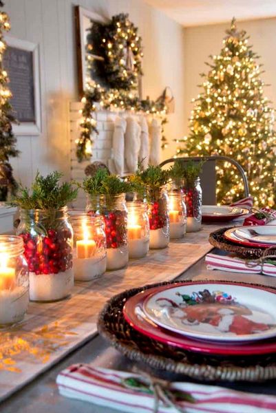 Features-mason-jars-as-the-centerpiece.-2