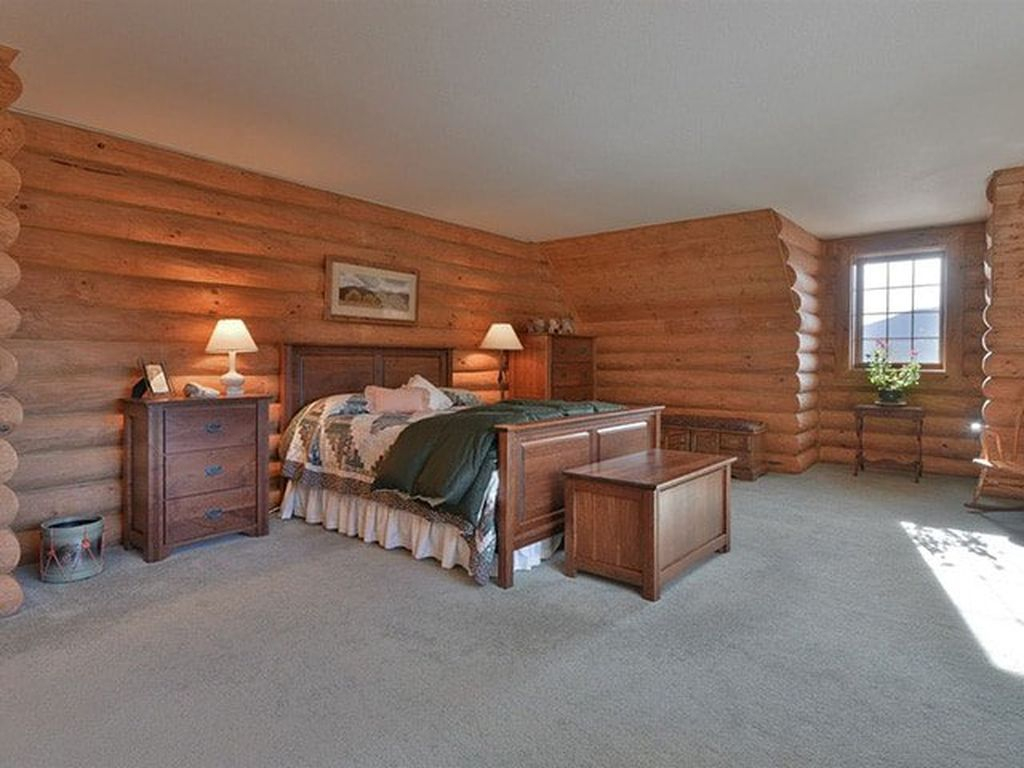 Full-log-room