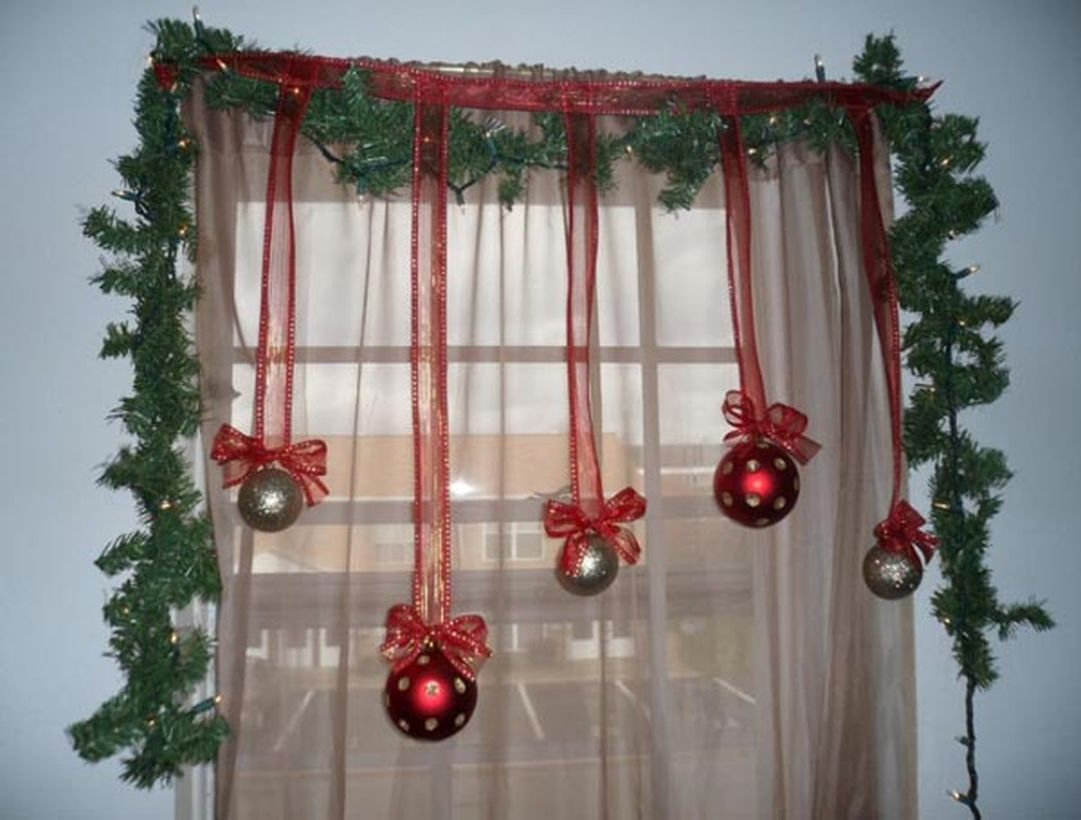 Green leaves with red and green hanging ideas