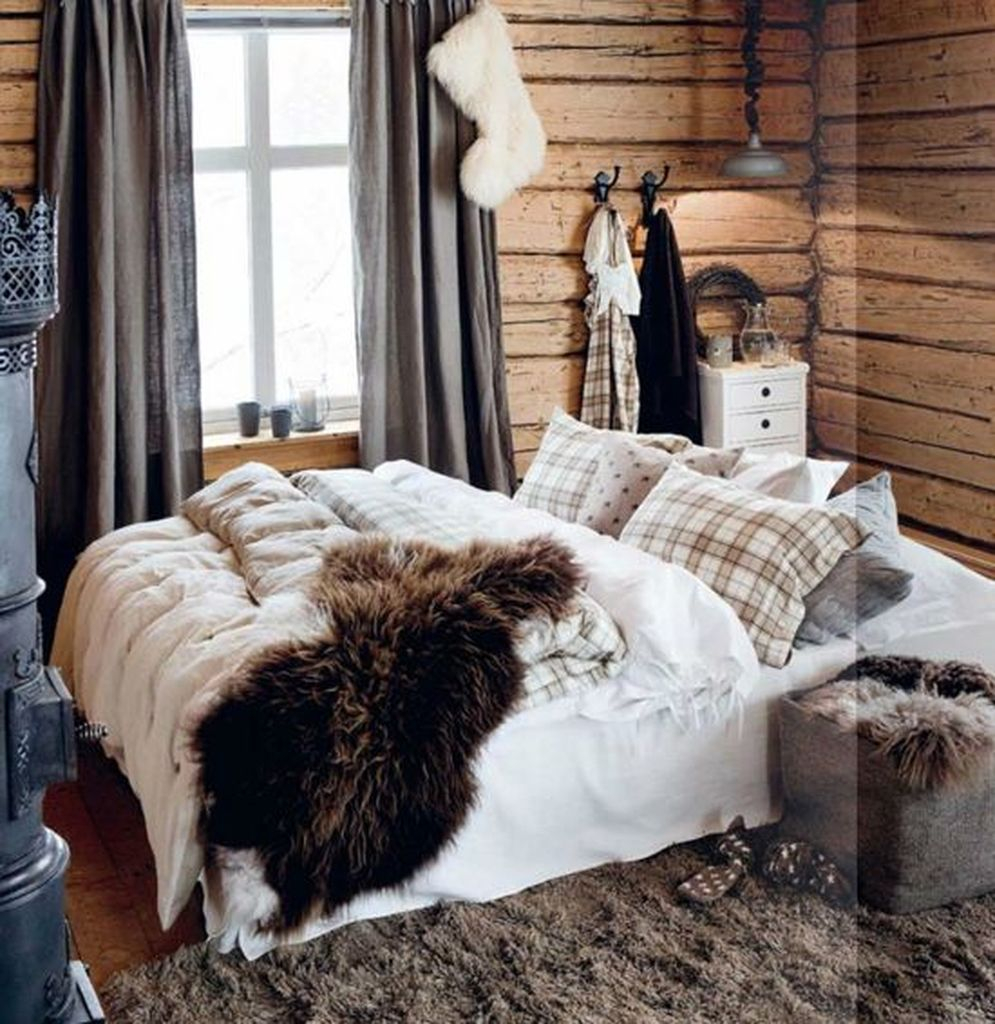 Old wooden walls for bedroon this winter