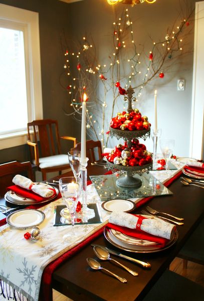 Ornaamen-dining-table-centerpiece.