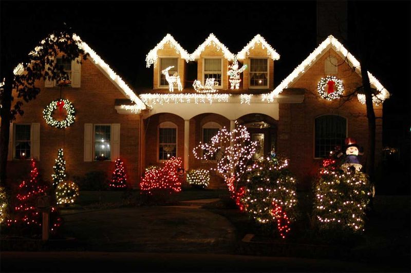 Outdoor-christmas-lighting