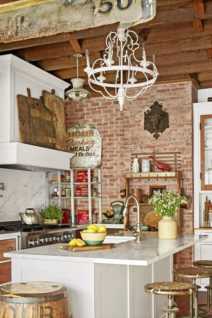 Red brick walls for rustic kitchen