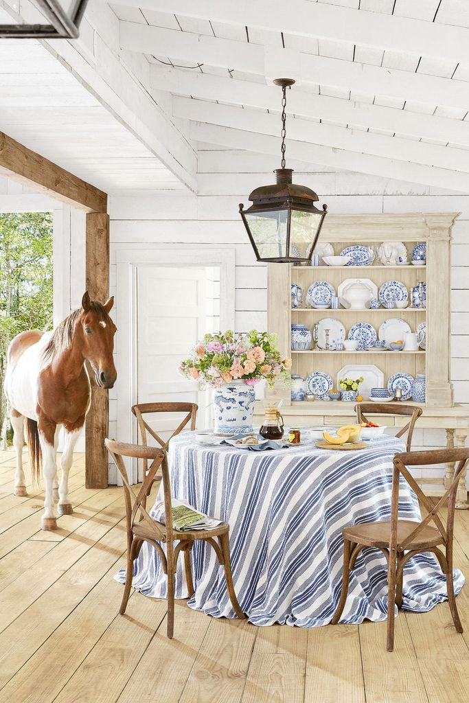 Rustic dining room design with wooden floor