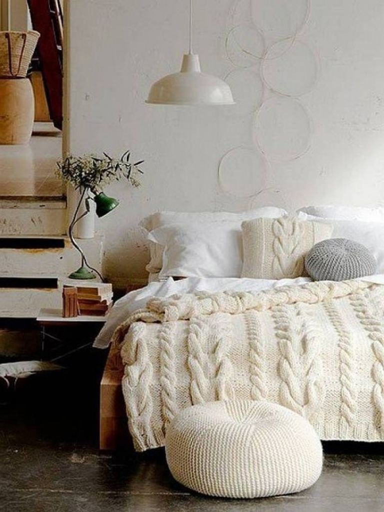 Simple bedroom design with hanging lamps
