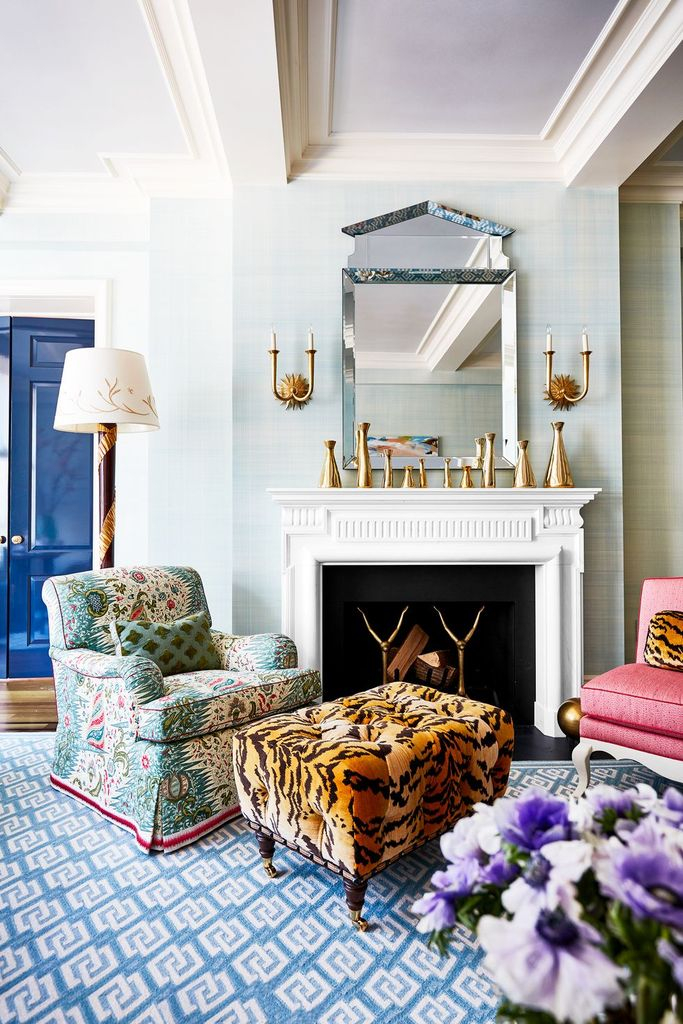 Simple fireplace combined with gold vases decoration