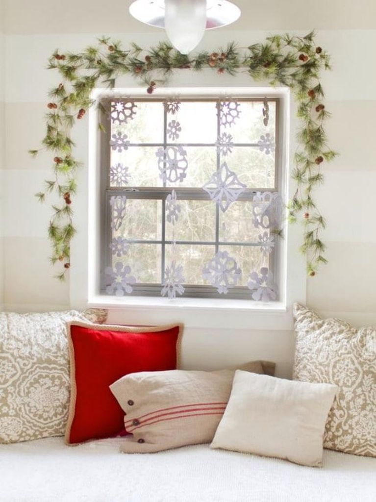 Snowflake-curtains-and-garland-with-red-bows-and-small-plastic-ornaments-to-perfect-your-living-room