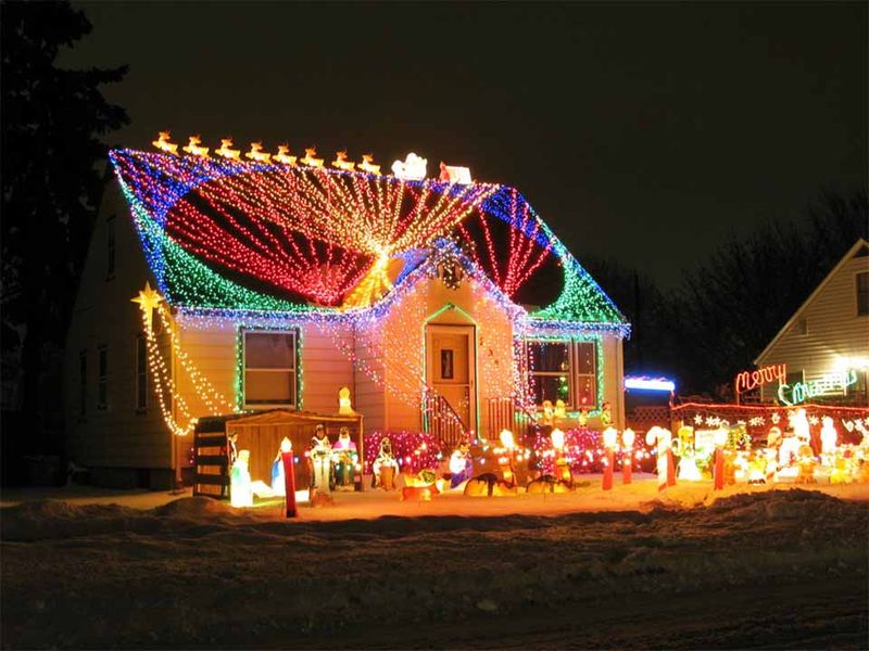 Stunning-christmas-light-display