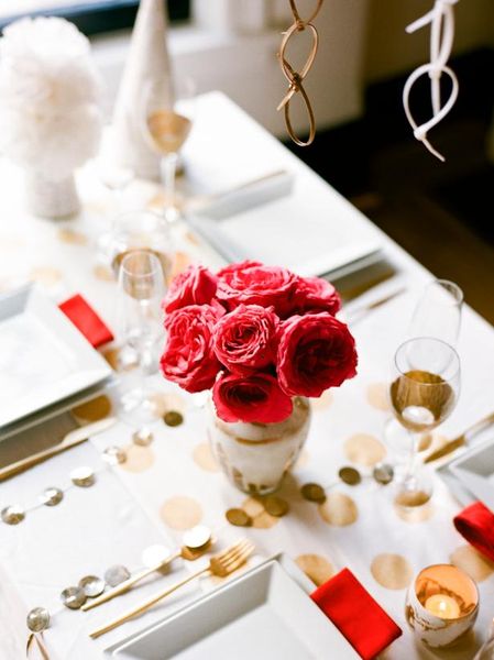Turn-a-leftover-floral-vase-into-a-high-end-centerpiece.