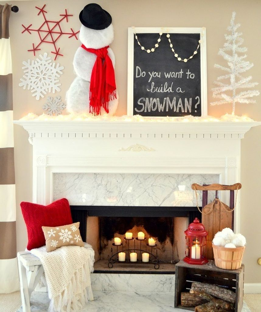 White snowmen decoration to perfect your fireplace