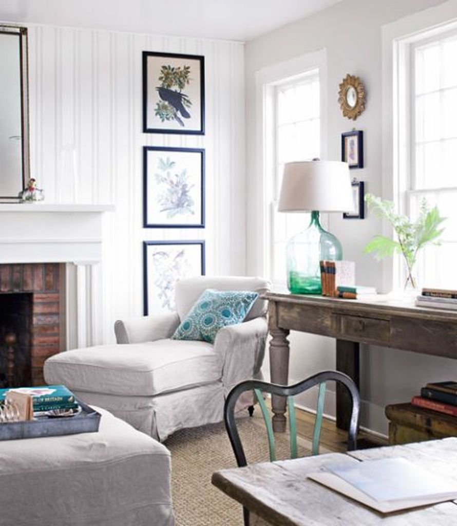 White wall combined with simple wall decoration