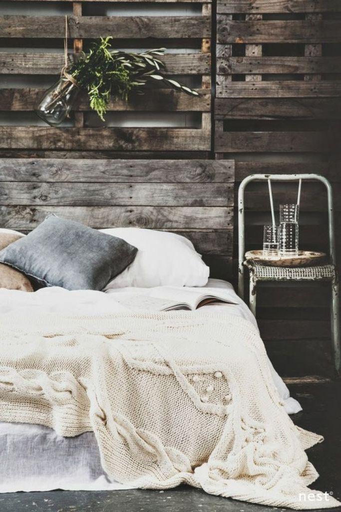 Wooden pallet bedroom for winter