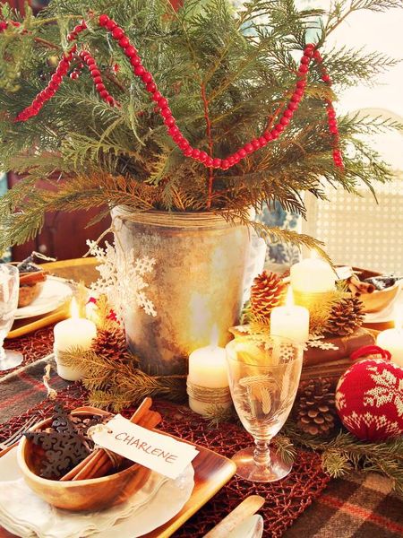 Centerpiece-starts-evergreen-branches-you-can-clip-from-your-yard.