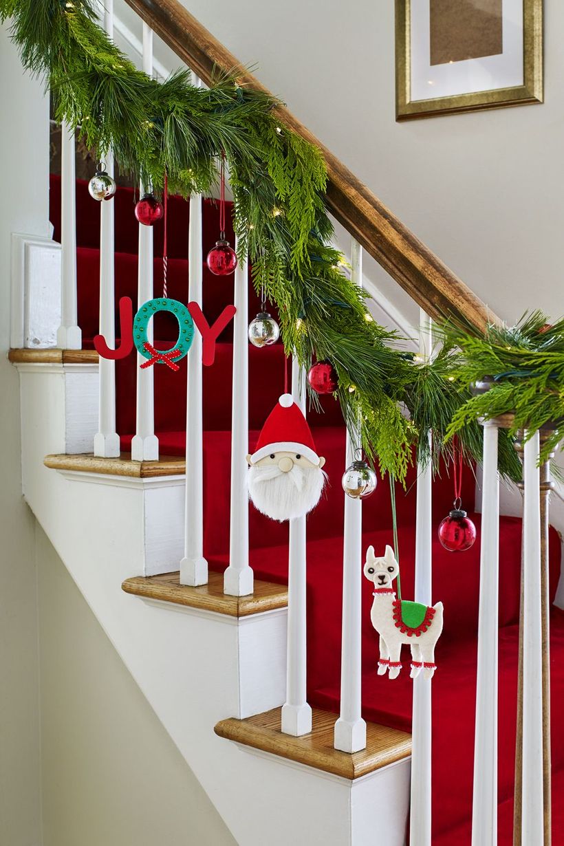 Christmas-around-the-house-ornaments-wdy-1217