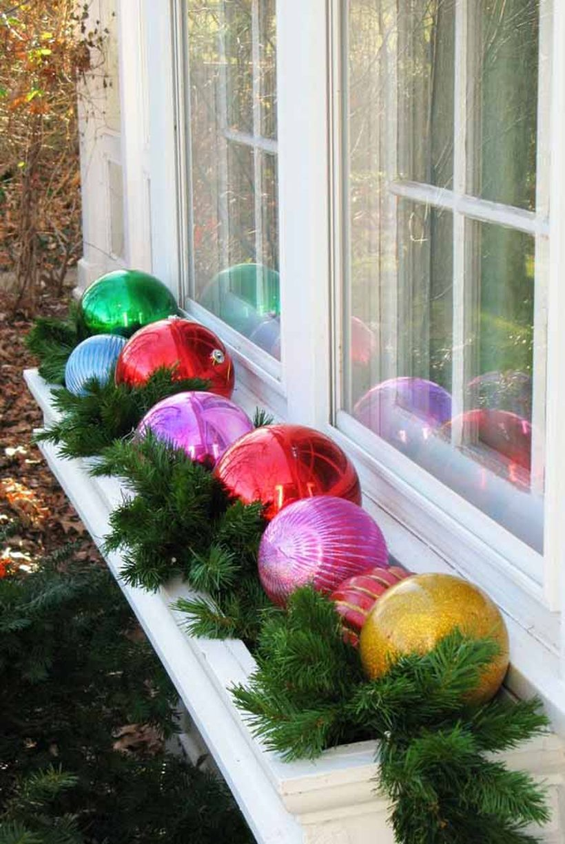 Outdoor christmas window decorations