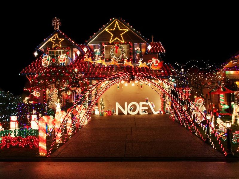 Yard-and-roof-are-covered-in-the-brightest-and-most-holiday-inspired-pieces.
