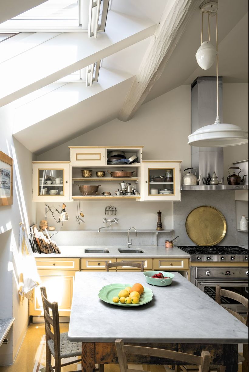 1marble-counters-and-the-ceramic-pendant-is-vintage.