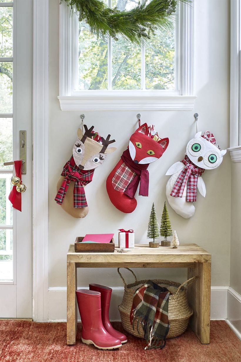 1sfsgs1511904342-christmas-around-the-house-stocking-welcome-wdy-1217
