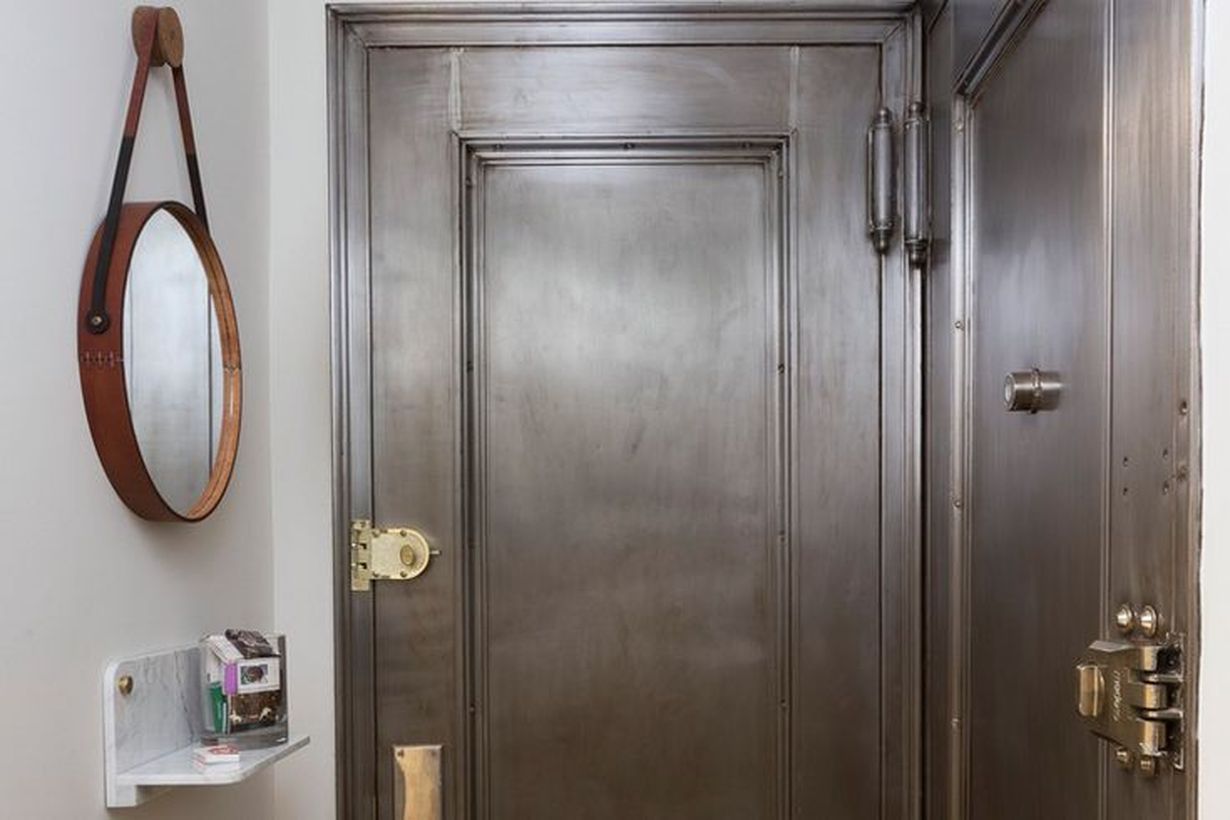 2tiny-nyc-apartment-landing-strip-58b343ca3df78cdcd8b7345e