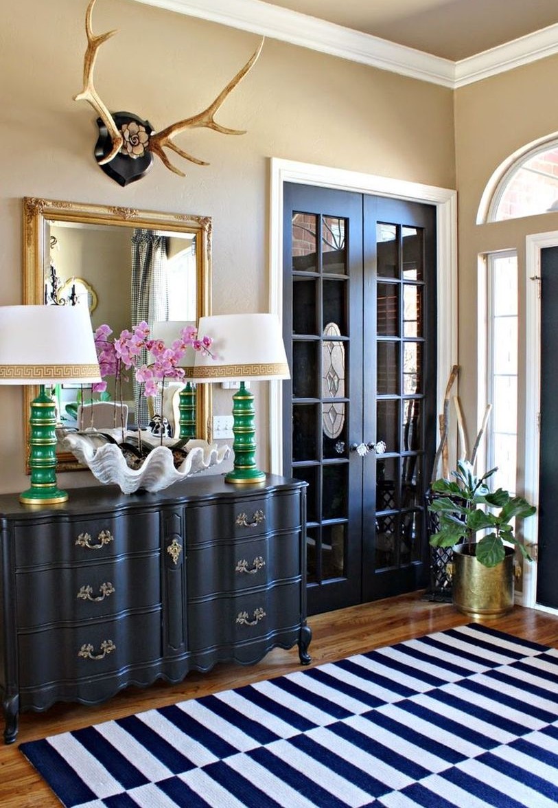 3bold-and-eclectic-entryway-with-a-gold-framed-mirror-and-antler-decor-above-it-2