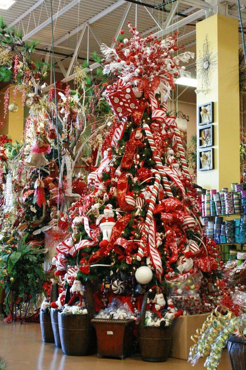 3candy-themed-christmas-tree