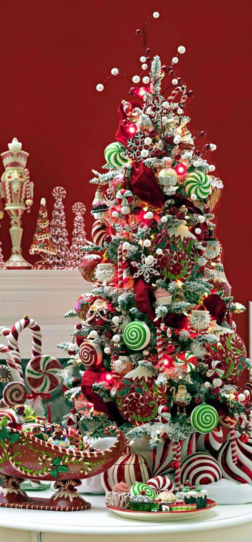 3christmas-tree-decorated-with-candy