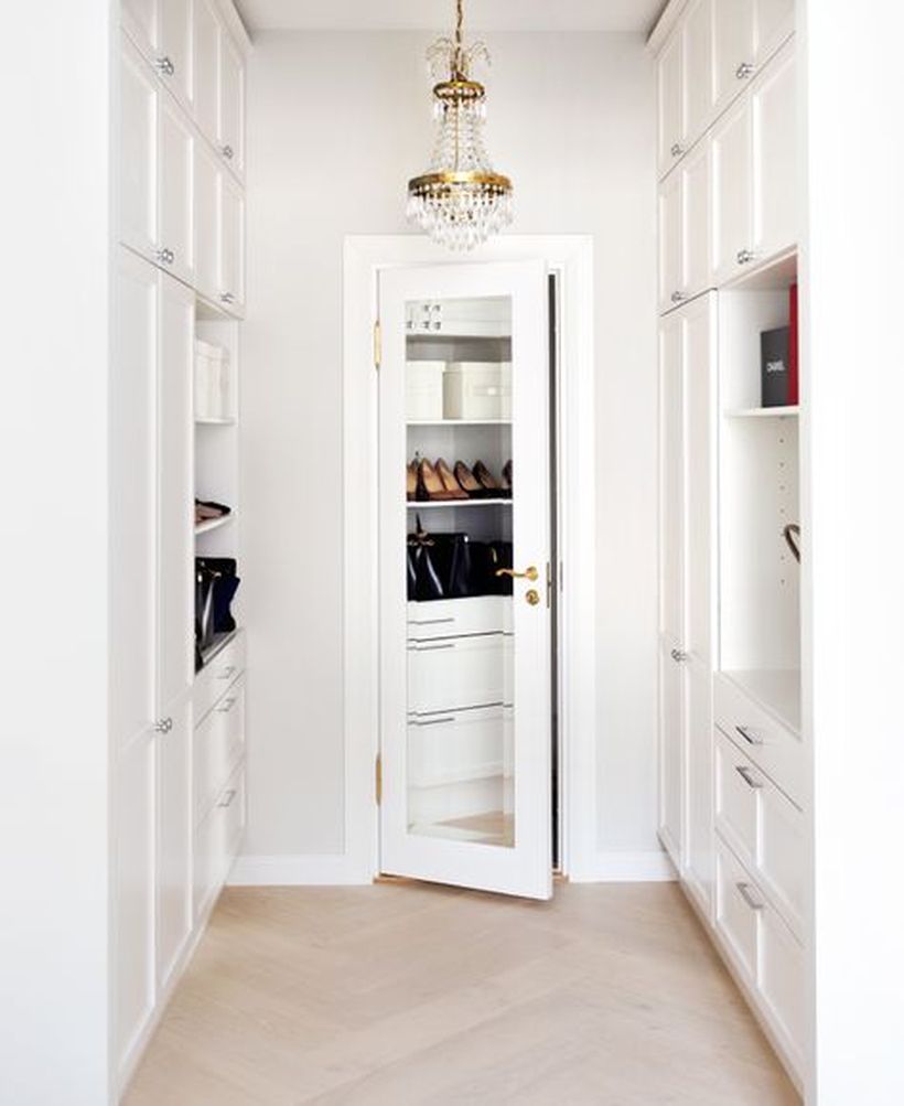 426a17476223c533043042416e6df426-walk-in-closet-mirror-apartment-walk-in-closet