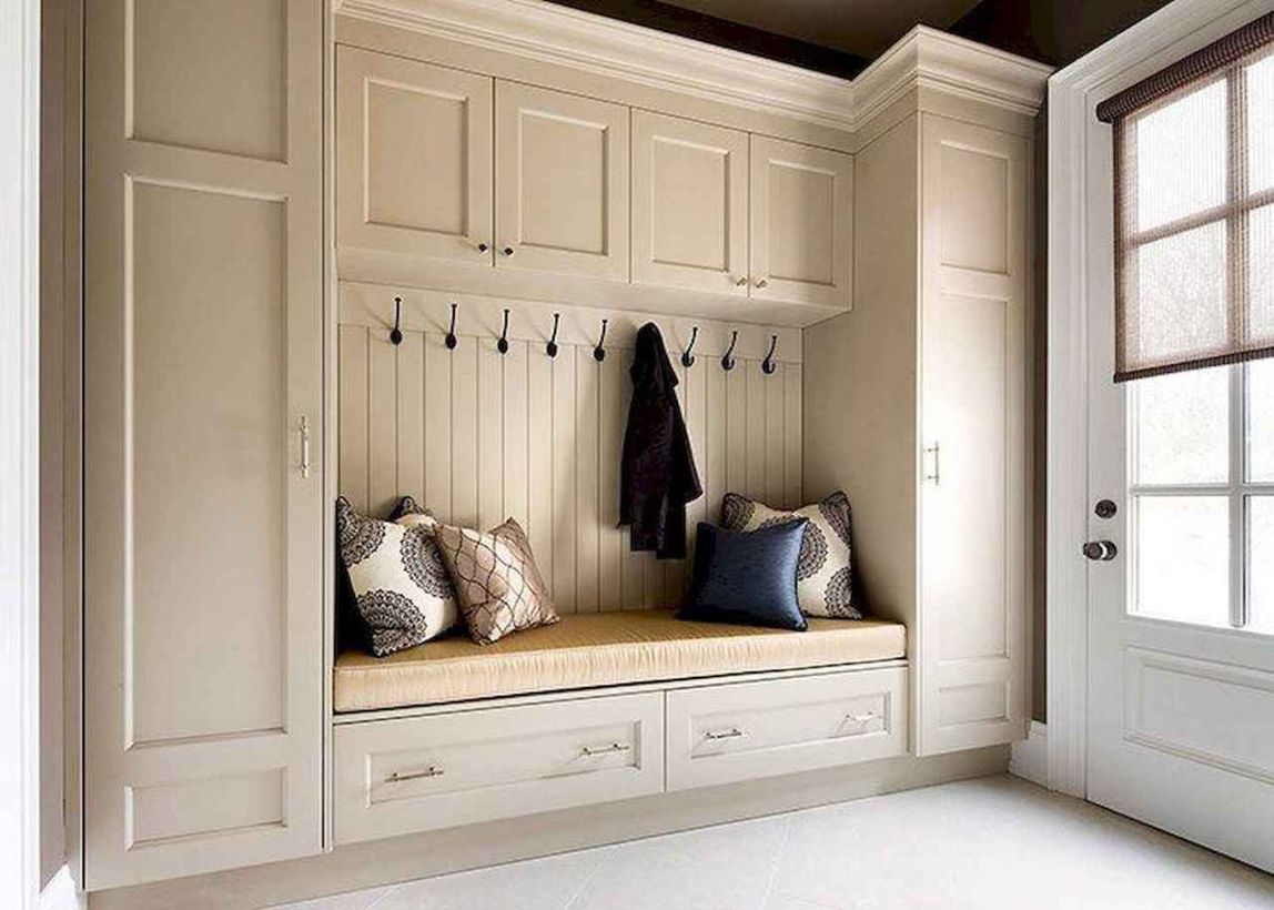 4attractive-farmhouse-mudroom-entryway-ideas