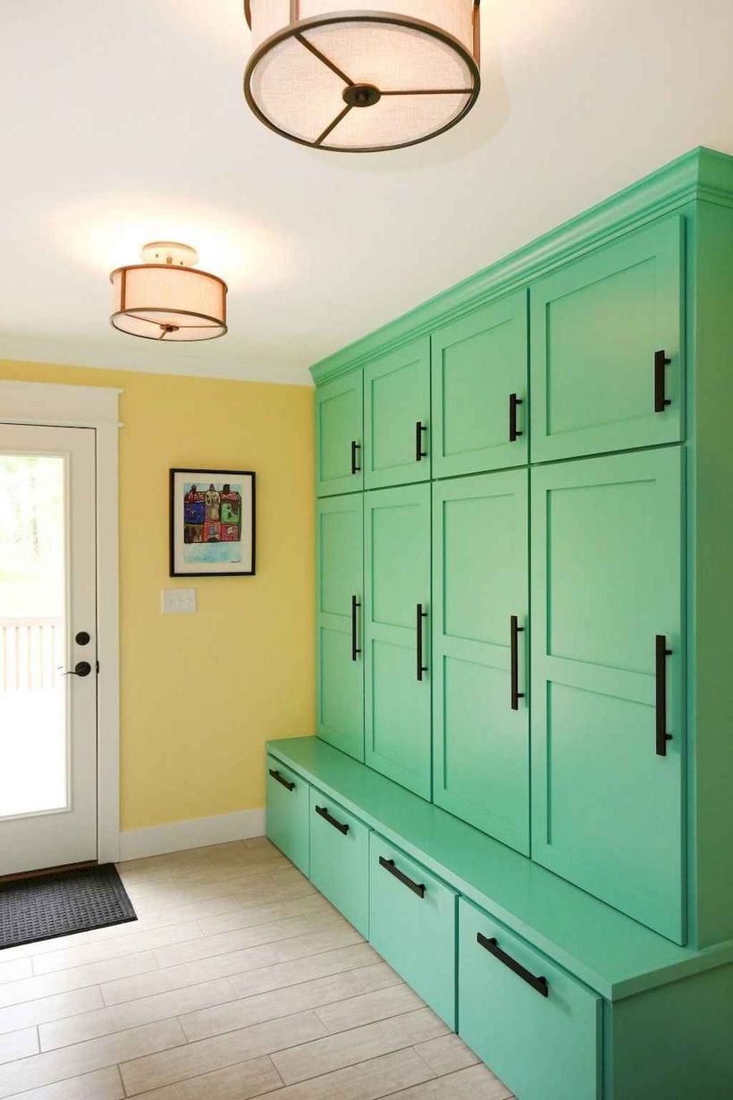 4attractive-farmhouse-mudroom-entryway-ideass