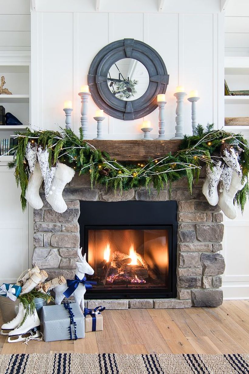 4christmas-mantel-stockings-garland-1535049783
