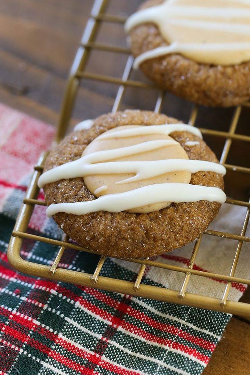 Classic-christmas-décor-ideas-with-gingerbread-thumbprint-cookies.-for-classic-christmas-décor-you-can-eat.