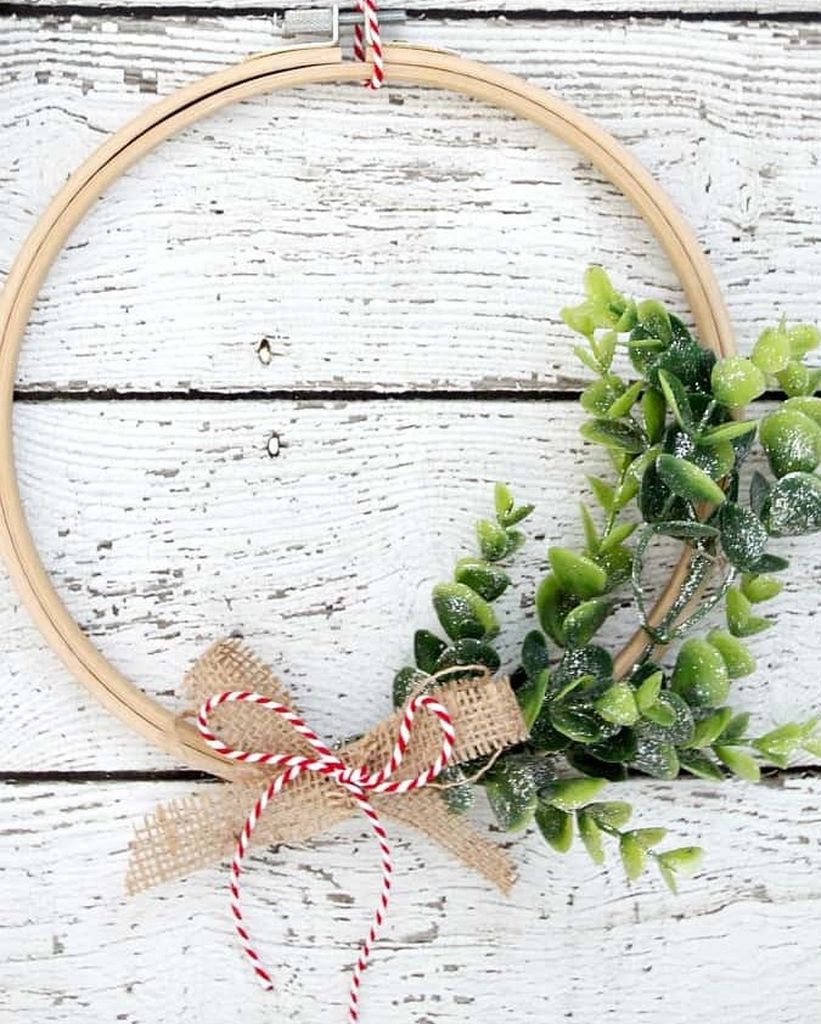 Embroidery-hoop-wreath