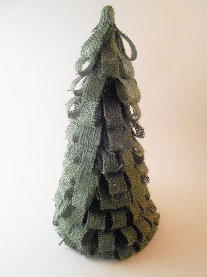 Green-burlap-christmas-tree-1