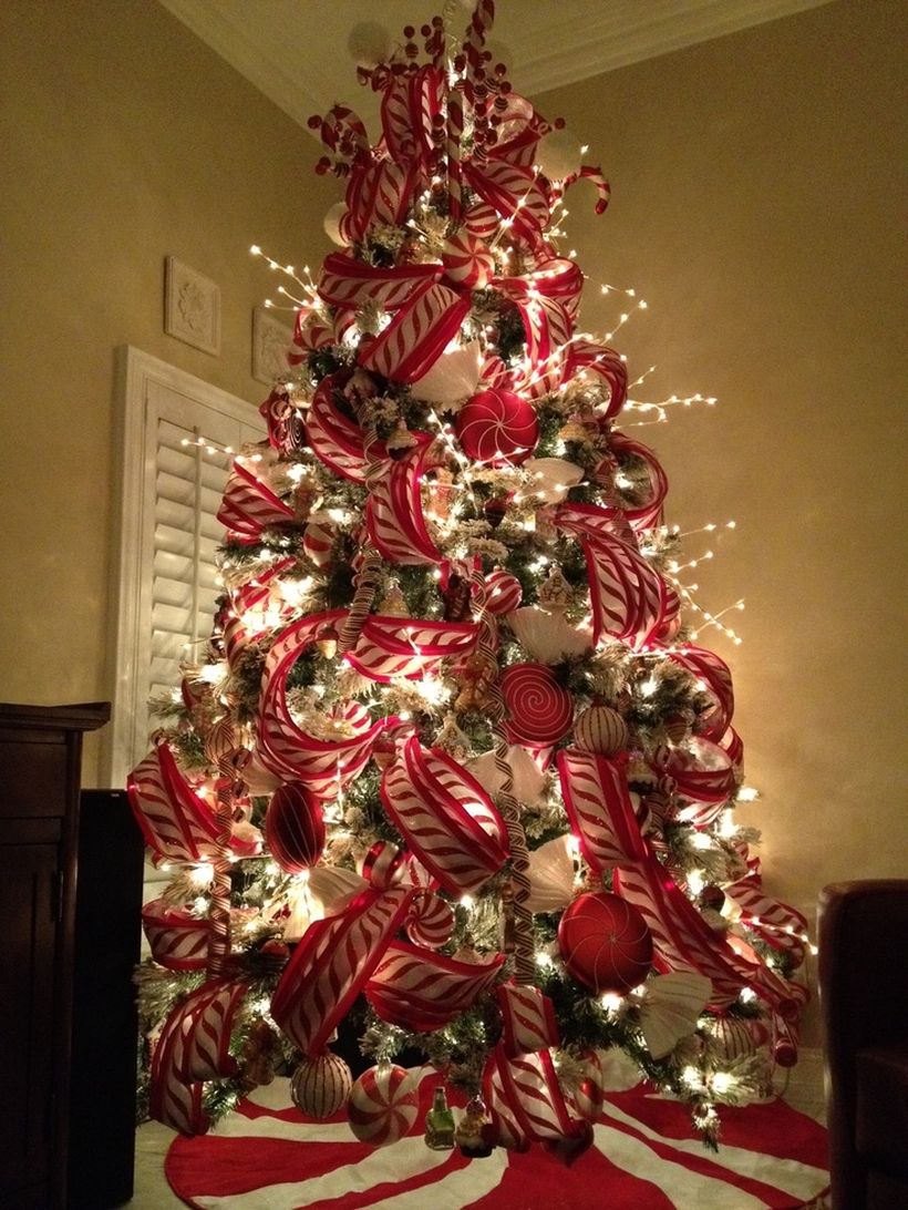 Peppermint-christmas-tree-decorated