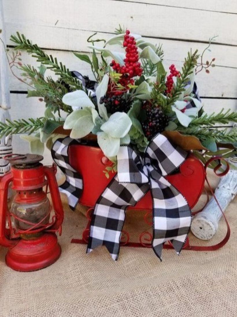 Red-snow-snow-combined-with-pine-leaves-berries-white-flowers-and-attractive-black-and-white-ribbons