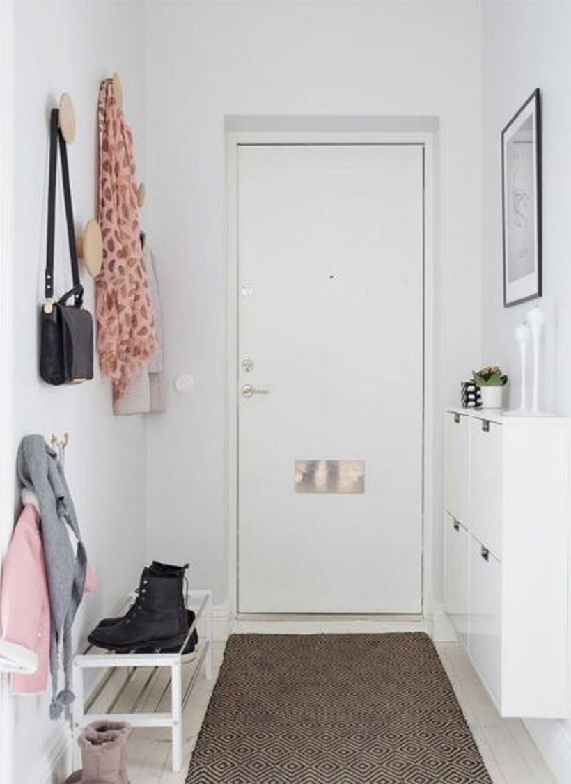Small-apartment-entryway-decorating-ideas
