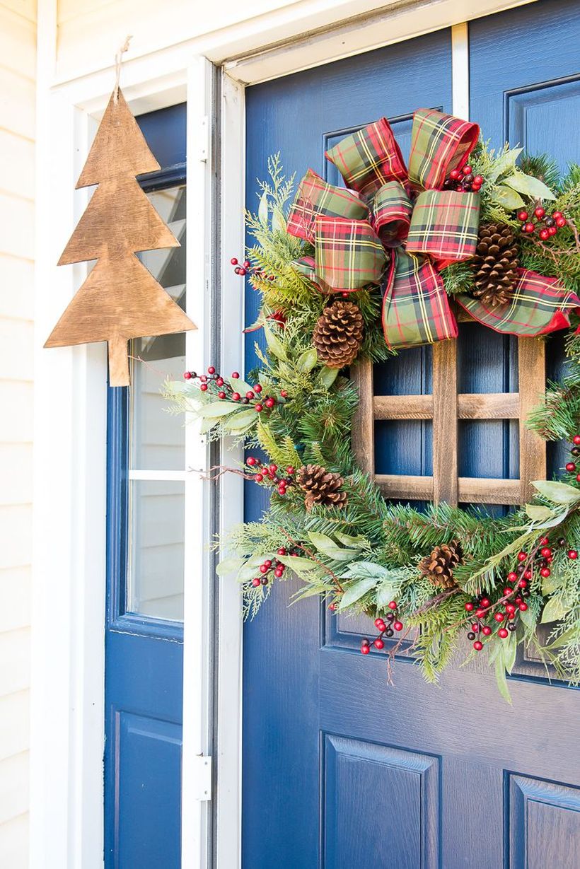 Welcoming-christmas-front-door-with-a-plaid-wreath.-this-blogger-simply-attached-wood-crossbars-to-a-store-bought-wreath-for-a-completely-different-look.