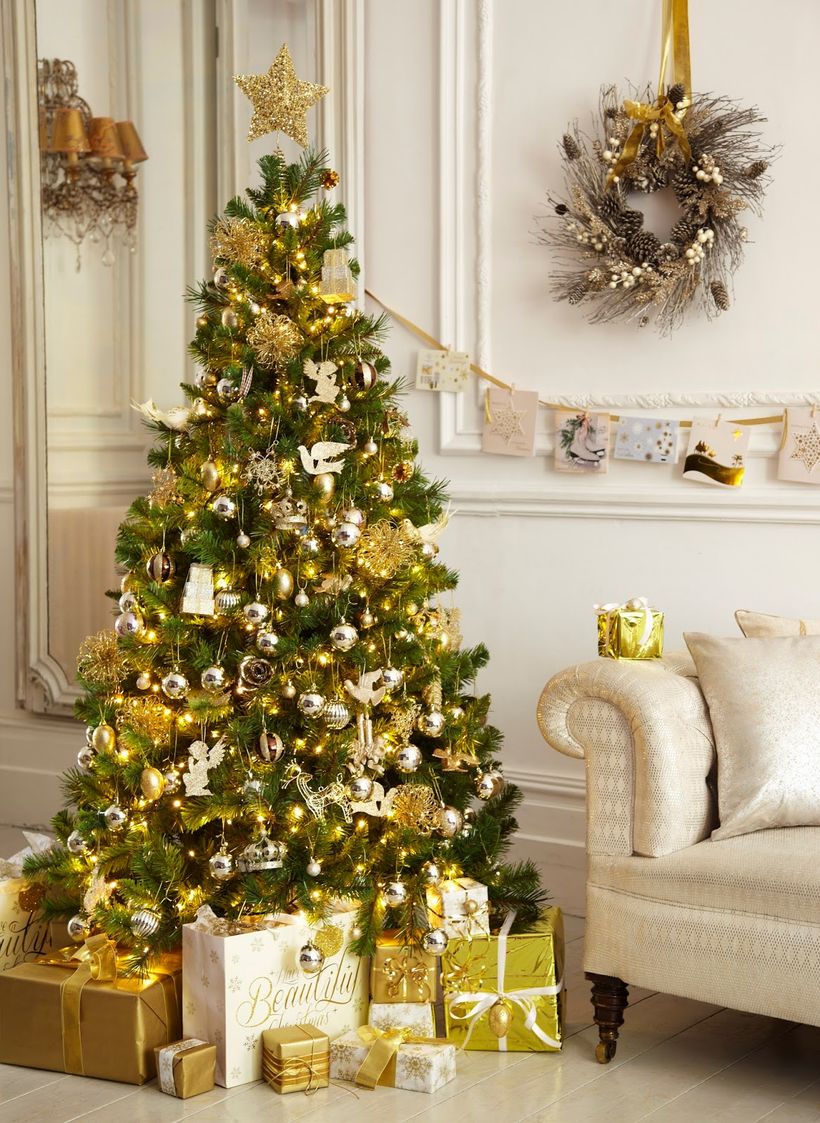 White-and-gold-christmas-tree-decoration