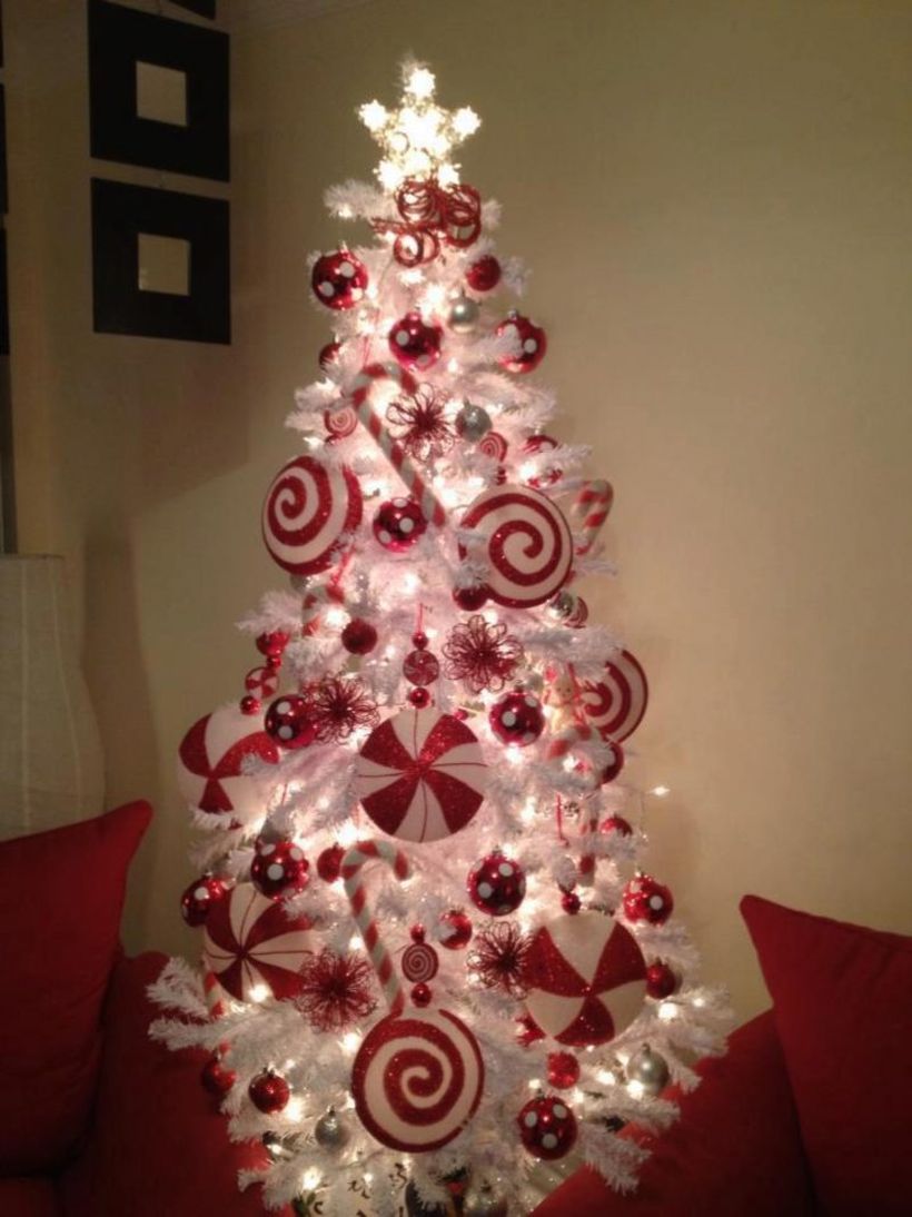 White-christmas-tree-with-red-decoration-2-800x1067
