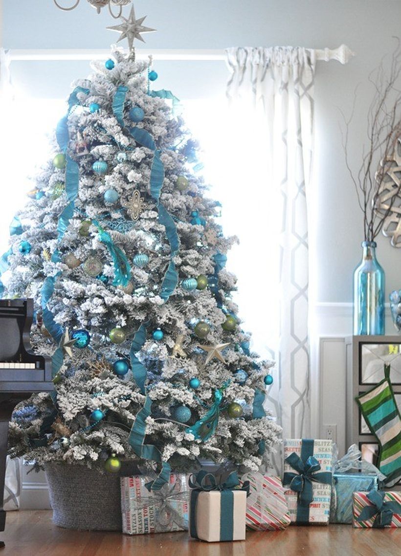 Blue-and-white-christmas-tree-centsational-girl