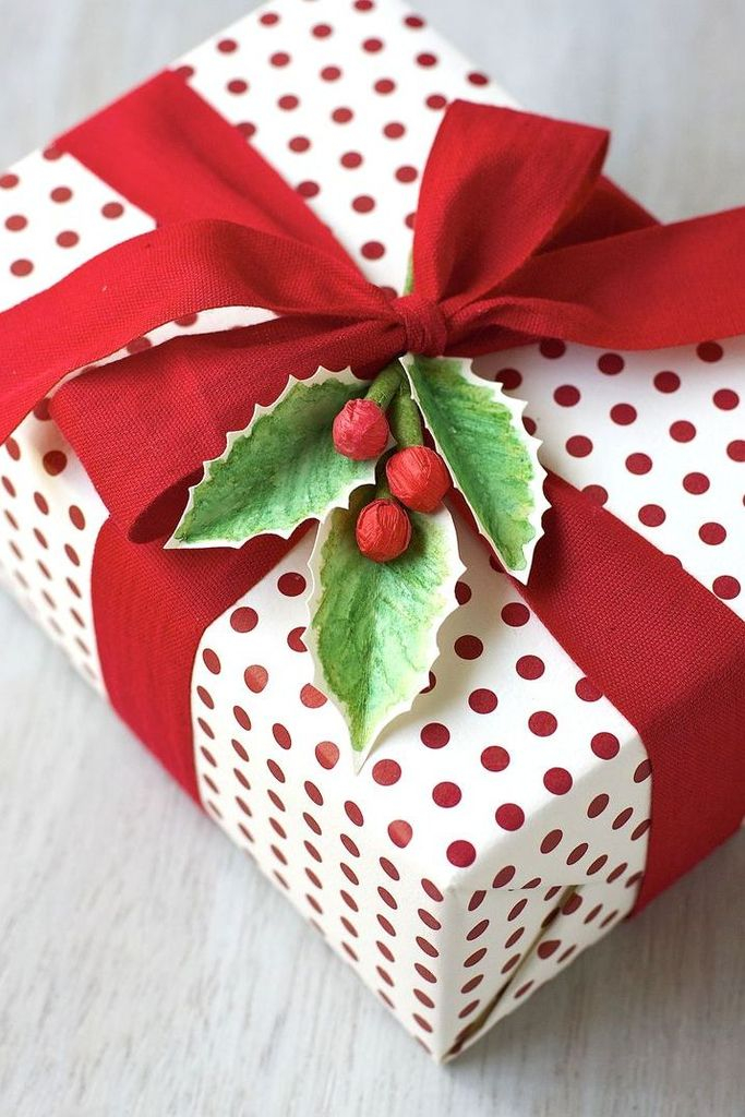 Diy-holly-leaves