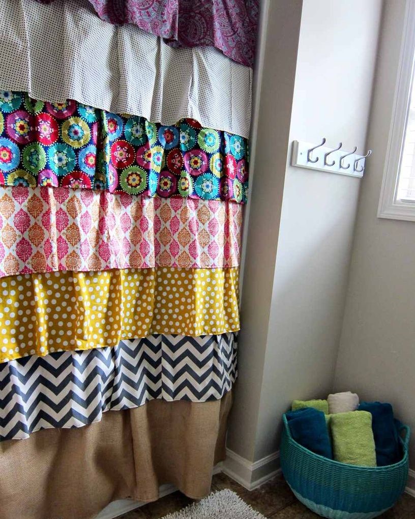 Diy-shower-curtain-4-2dae16827c734ebdb5b2e00aa8a4ed77-1