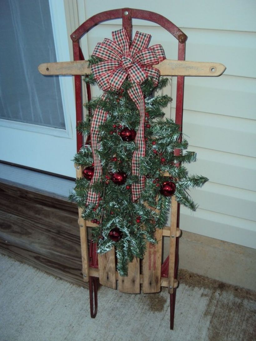Fun-and-creative-sleigh-decor-ideas-for-christmas-27-554x738